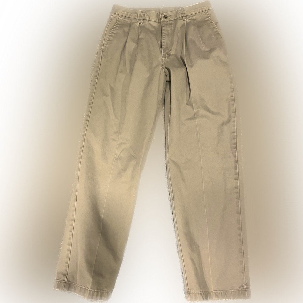 Wrangler 32x32 khaki pants. Guc no rips or stains